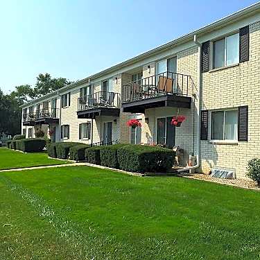 Regents Court 33105 Warren Road Westland Mi Apartments For Rent Rent Com