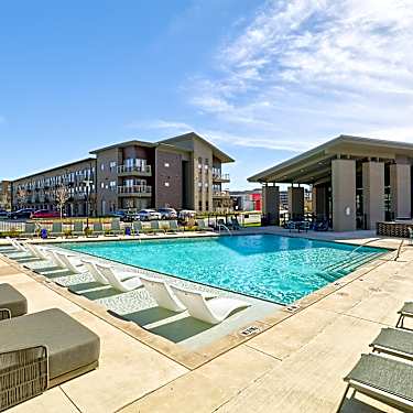 Alta Mercer Crossing 1851 Knightsbridge Road Farmers Branch Tx Apartments For Rent Rent Com