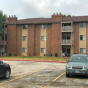 Meadow Ridge 1301 49th St West Des Moines Ia Apartments For