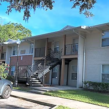 Brentwood Lakes Apartments 761 Village Center Drive North Jacksonville Fl Apartments For Rent Rent Com