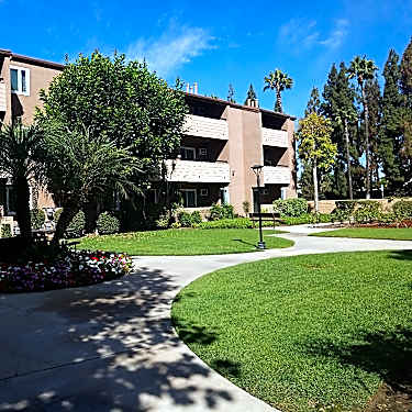 Village Center 200 E Lincoln Ave Anaheim Ca Apartments For Rent Rent Com