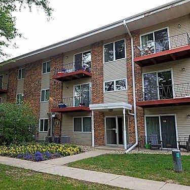 Gold Falls Villa Apartment 1824 University Dr Cedar Falls Ia