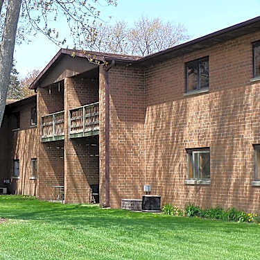 Roselawn Apartments 1105 W 10th Street La Porte In Apartments For Rent Rent Com
