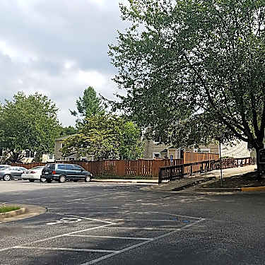 Summit Oaks 10550 Oak Bluff Ct Burke Va Apartments For Rent Rent Com