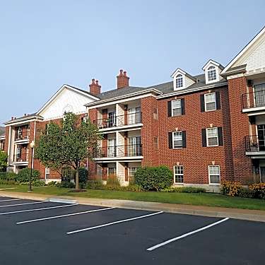 Waltonwood Twelve Oaks 27475 Huron Cir Novi Mi Apartments For Rent Rent Com