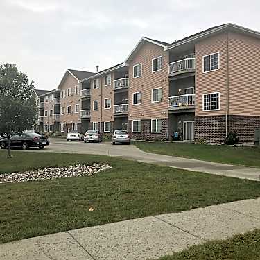 Courtyard Apartments 1601 Belsly Blvd Moorhead Mn Apartments