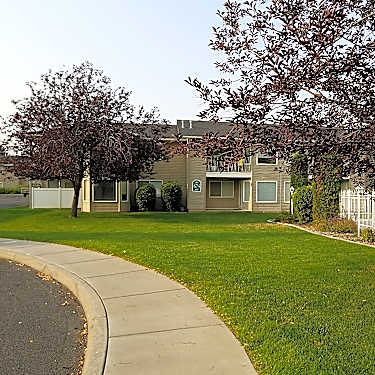 Courtyard Apartments 651 Saratoga Dr Twin Falls Id Apartments For Rent Rent Com