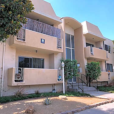 Beverly Hills Apartments 17910 Burbank Blvd Encino Ca Apartments For Rent Rent Com