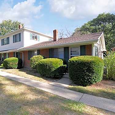 Ranch Village 11491 East Huffman Road Building 12 Parma Heights Oh Apartments For Rent Rent Com