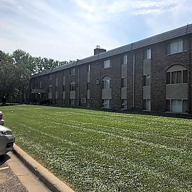 Rose 8 Estates 3050 Old Highway 8 Roseville Mn Apartments For Rent Rent Com