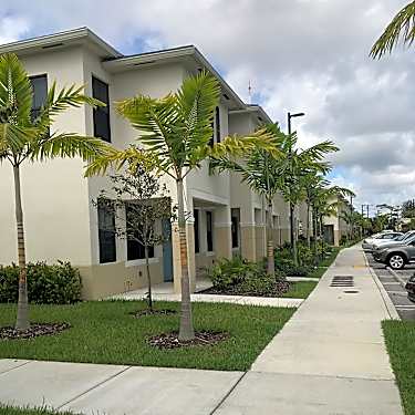 Willow Lake 122 Nw 202nd Terrace Miami Gardens Fl Apartments