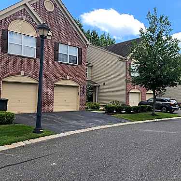 Laurel Village 201 250 Dogwood Ct Holmdel Nj Apartments For