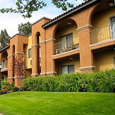 Estancia Apartment Homes 6640 Sepulveda Boulevard Van Nuys Ca