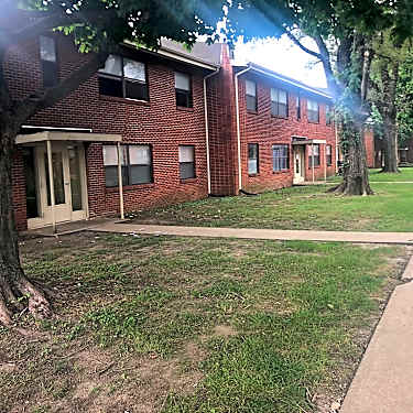 82 West Apartments 8208 Troost Avenue Kansas City Mo Apartments For Rent Rent Com