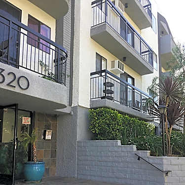 Sierra Crest Apartments 1320 N Sierra Bonita Ave West