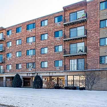 Renew Aurora 2000 West Illinois Aurora Il Apartments For Rent Rent Com