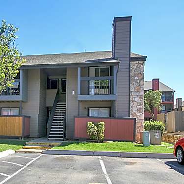 Solano Apartments 8800 Ih 35 North Austin Tx Apartments For