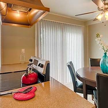 Georgetown Of Kettering 4889 Far Hills Avenue Kettering Oh Apartments For Rent Rent Com