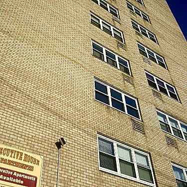 Executive House Apartments 175 S Swan St Albany Ny Apartments