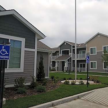 Lit Studio Hutchinson Ks Commerce Gardens 1801 Lyman St Hutchinson Ks Apartments For