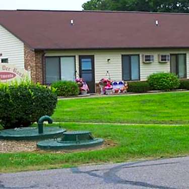Lake Bei Der Bank 214 Morrow Avenue Topeka In Apartments For