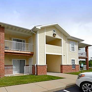 The Carlyle Apartment Homes 923 W Battlefield St Springfield Mo Apartments For Rent Rent Com