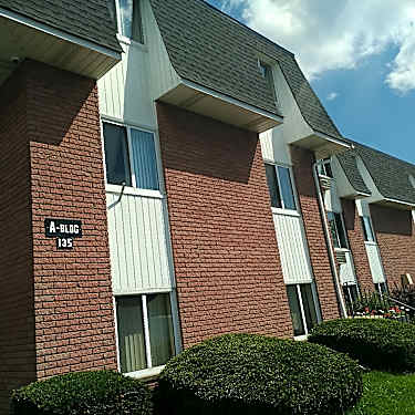 Sunset Manor North 135 N River Rd Mount Clemens Mi Apartments For Rent Rent Com