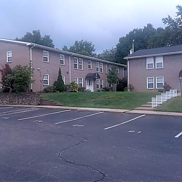 Longstreet Apartments 2741 Charlestown Rd New Albany In Apartments For Rent Rent Com