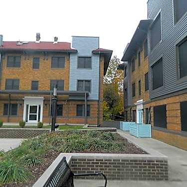 The Square At Squirrel Hill 2123 Shady Avenue Pittsburgh Pa Apartments For Rent Rent Com