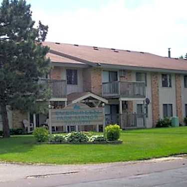 Evergreen Park Manor Apartments Llc 7212 Camden Avenue North Brooklyn Center Mn Apartments For Rent Rent Com