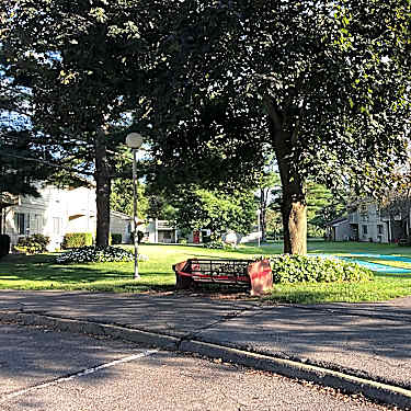 Brownstone Gardens I 75 Pleasant St East Longmeadow Ma Apartments For Rent Rent Com