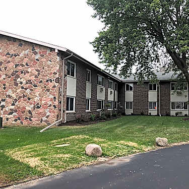 Imperial Apartments Of Racine 5000 Graceland Blvd Mount Pleasant Wi Apartments For Rent Rent Com