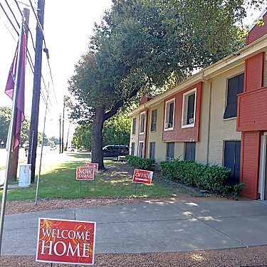 Oak Creek Apartments 2710 W Walnut St Garland Tx Apartments