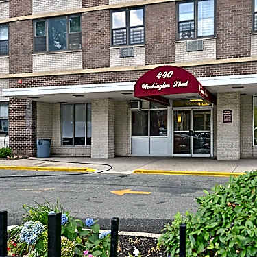 St James Towers 440 Washington Street Newark Nj Apartments For Rent Rent Com