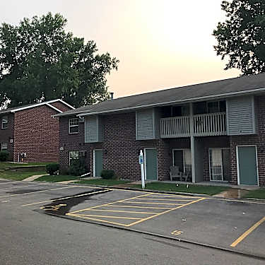 Cimarron Trails 553 609 Rothe St Green Bay Wi Apartments For Rent Rent Com