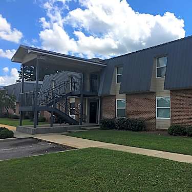 Pike Grove Apartments 601 Botts Avenue D4 Troy Al Apartments For Rent Rent Com