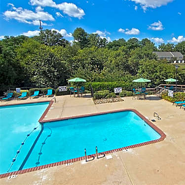 Lakecrest 3900 East North Street Greenville Sc Apartments For Rent Rent Com