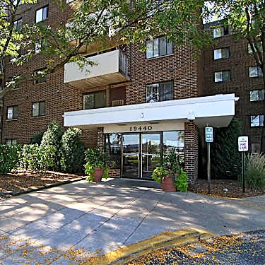 Thornwood Apartments 19440 Glenwood Road Chicago Heights Il Apartments For Rent Rent Com