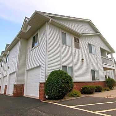 Chapel Hill Apartments 703 Carol St Clinton Wi Apartments For Rent Rent Com