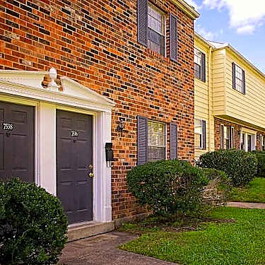 Chippenham Townhomes 7523 Ander Court Richmond Va Apartments For Rent Rent Com