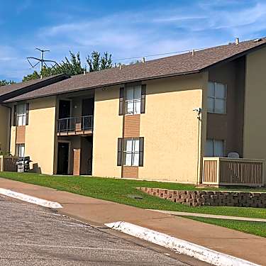 Willow Tree Apartments 1802 Robinson Rd Grand Prairie Tx Apartments For Rent Rent Com