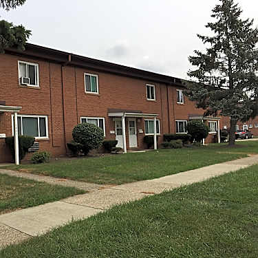 Wickliffe Gardens 1619 1727 Ridgewick Dr Wickliffe Oh Apartments For Rent Rent Com