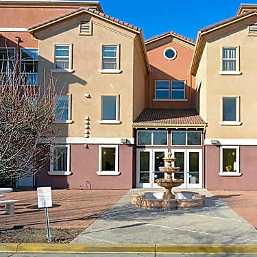 Tracy Place Apartments 902 W 12th Street Tracy Ca Apartments For Rent Rent Com
