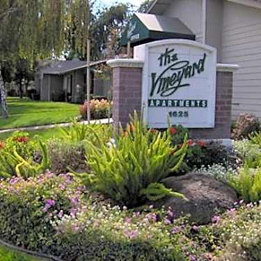 Vineyard Apartments 1625 Richland Avenue Ceres Ca Apartments For Rent Rent Com
