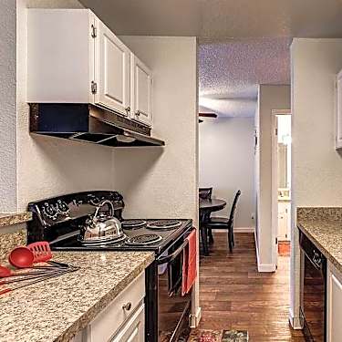 Pinewood Square 6500 208th Street Sw Lynnwood Wa Apartments For Rent Rent Com