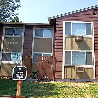 Pinewood Apartments 1567 Ne Purcell Blvd Bend Or Apartments