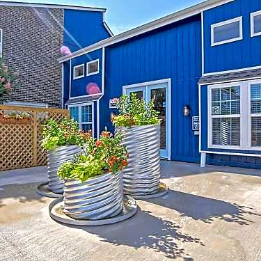 Residences At Lakeshore 9200 North Macarthur Oklahoma City Ok Apartments For Rent Rent Com