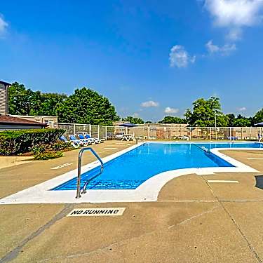 Olde Towne Apartments 748 North Bruns Lane Springfield
