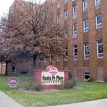 Santa Fe Place Apartments 600 Se Madison St Topeka Ks Apartments For Rent Rent Com