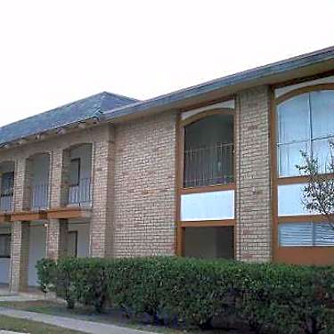 Hacienda Apartments 2431 Pinn Road San Antonio Tx Apartments For Rent Rent Com